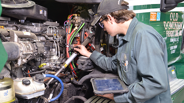 Maintenance_Tech_Engine_iPAD_Flashlight_600x338.jpg